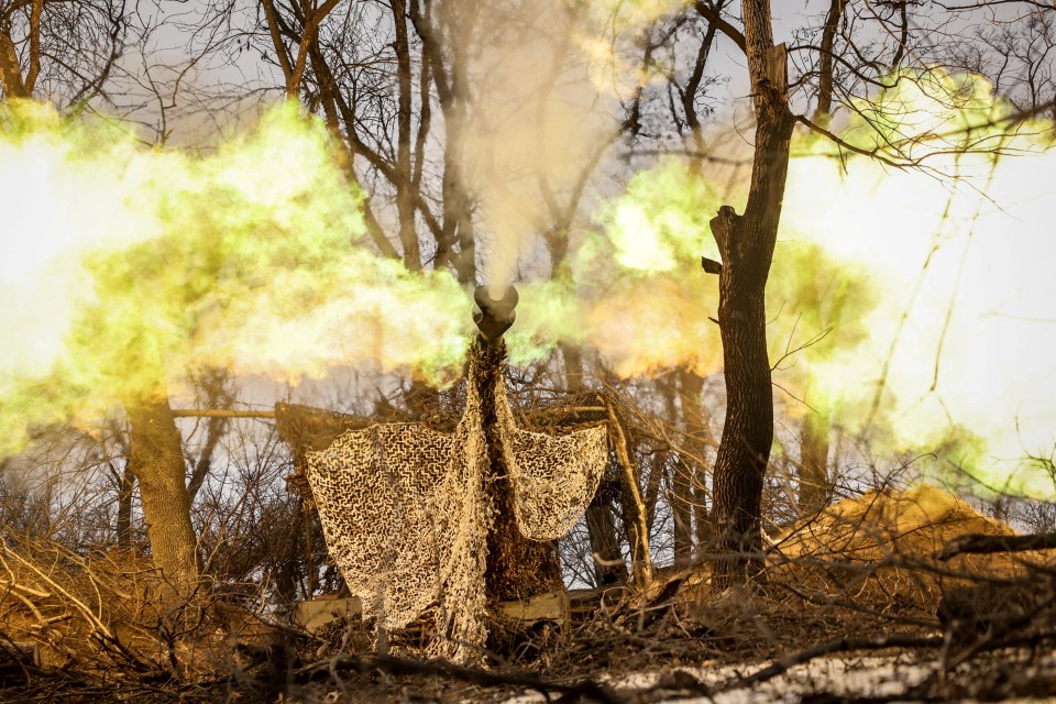 Ukrainian soldiers firing an M109 Paladin self-propelled howitzer.