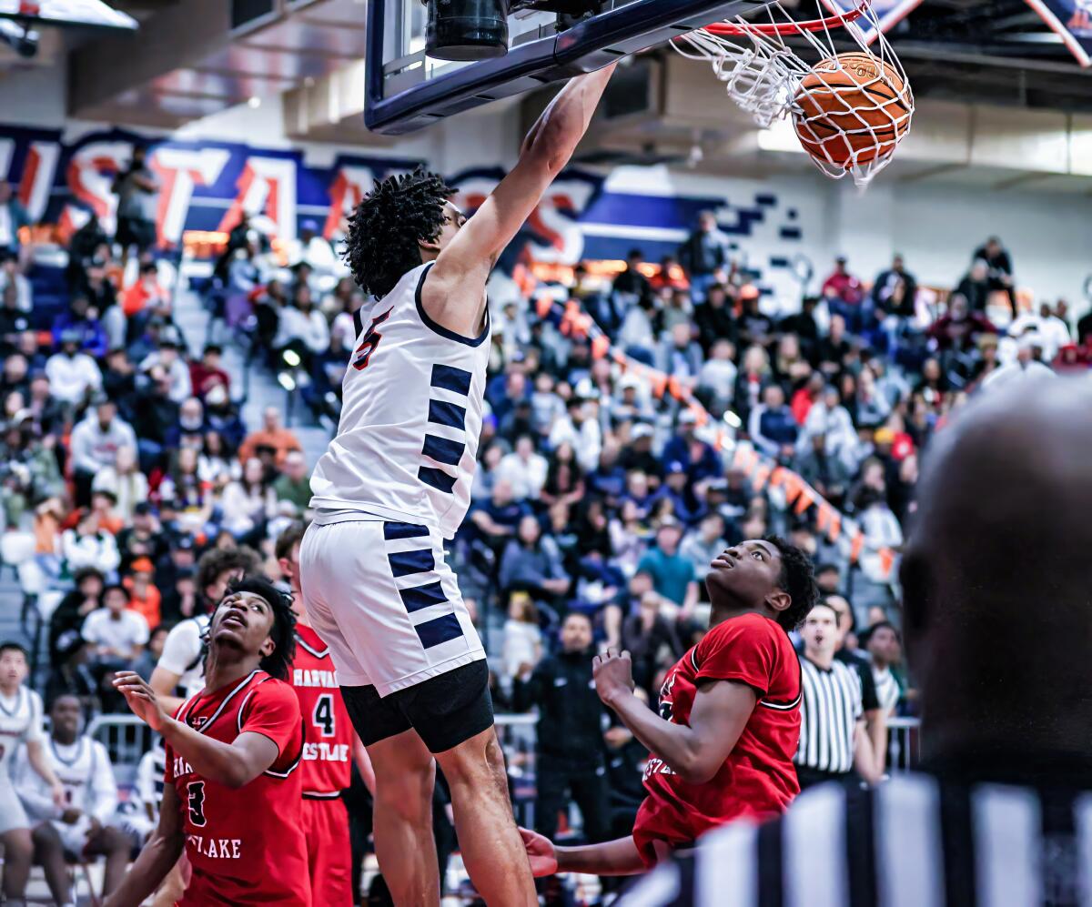 Brayden Burries delivers third-quarter dunk for Roosevelt against Harvard-Westlake.