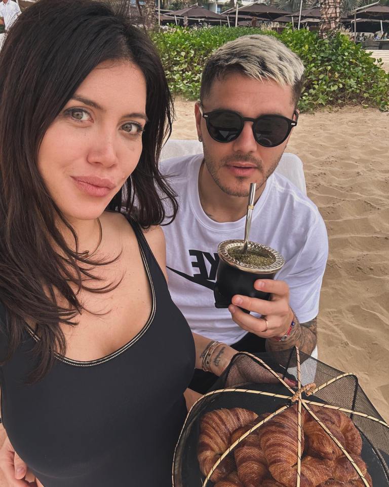 Wanda Nara and Mauro Icardi on a beach, enjoying mate and croissants.