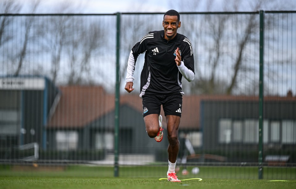 Alexander Isak warming up during a Newcastle United training session.