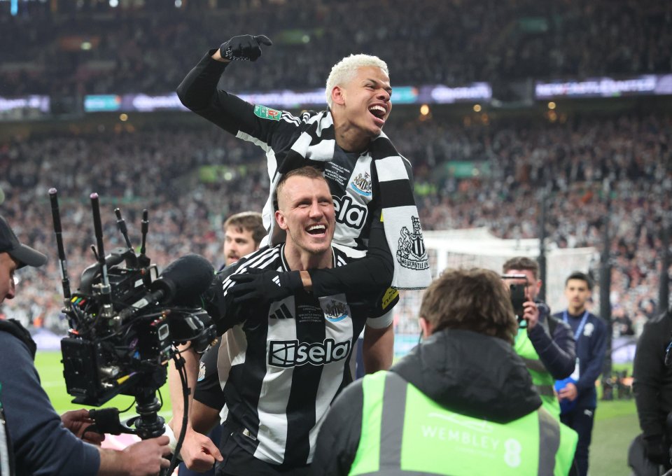 Dan Burn and William Osula of Newcastle United celebrating at Wembley Stadium.