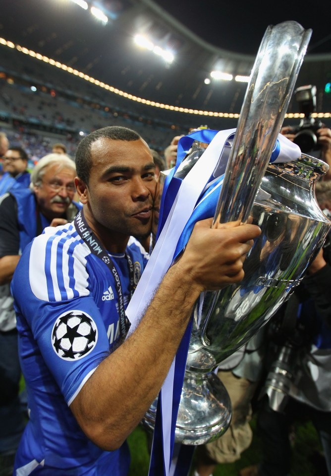 Ashley Cole of Chelsea kissing the UEFA Champions League trophy.