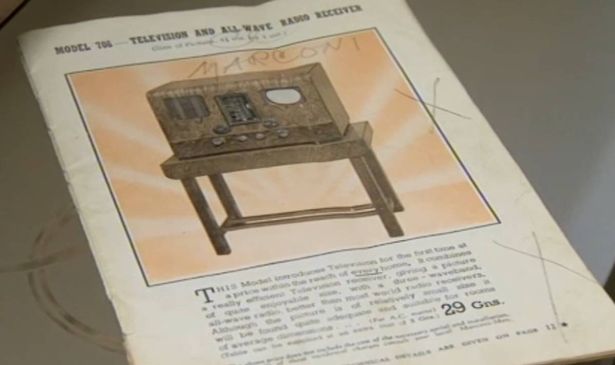 An Antiques Roadshow guest brought in her old dad's TV set and its brochure from the 1930s. 