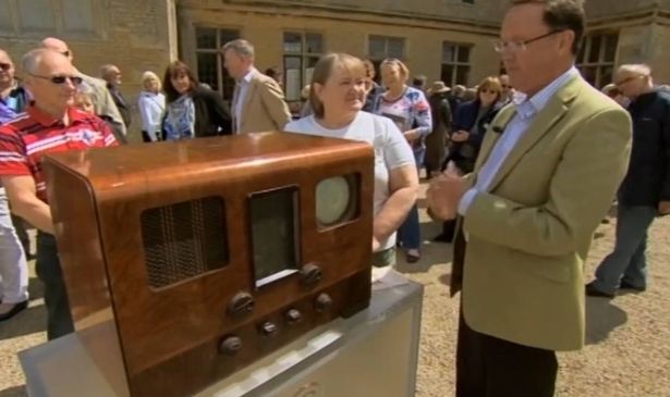 Antiques Roadshow expert John Baddeley valued an old TV set for betwen £5,000 and £7,000.