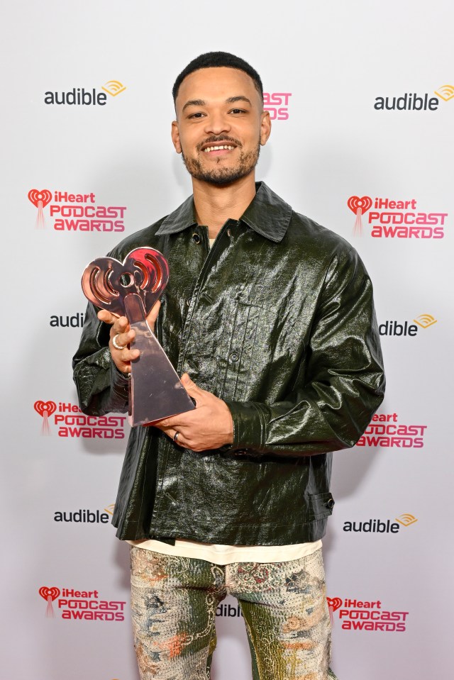 Steven Bartlett accepting the Best International Podcast award at the iHeartPodcast Awards.