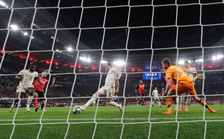 Soccer Football - Champions League - Round of 16 - Second Leg - Bayer Leverkusen v Bayern Munich - BayArena, Leverkusen, Germany - March 11, 2025 Bayern Munich's Harry Kane scores their first goal past Bayer Leverkusen's Lukas Hradecky REUTERS/Thilo Schmuelgen