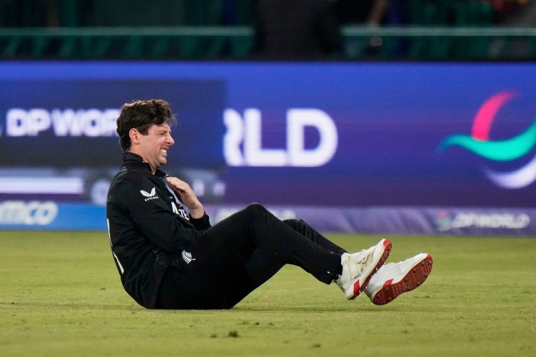 New Zealand's Matt Henry winces in pain after takeing the catch to get South Africa's Heinrich Klaasen out during the ICC Champions Trophy semifinal cricket match between New Zealand and South Africa at Gaddafi Stadium in Lahore, Pakistan, Wednesday, March 5, 2025. (AP Photo/Anjum Naveed)