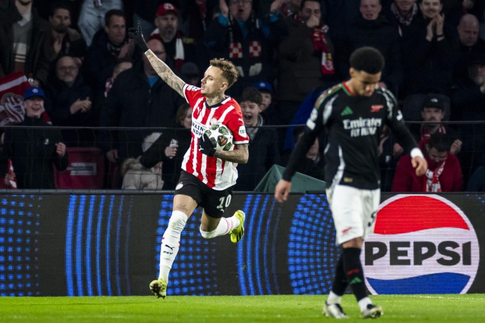 epa11940742 Noa Lang of PSV Eindhoven celebrates scoring the 1-3 goal during the UEFA Champions league round of 16 first leg soccer match between PSV Eindhoven and Arsenal FC in Eindhoven, the Netherlands, 04 March 2025. EPA/ROBIN VAN LONKHUIJSEN