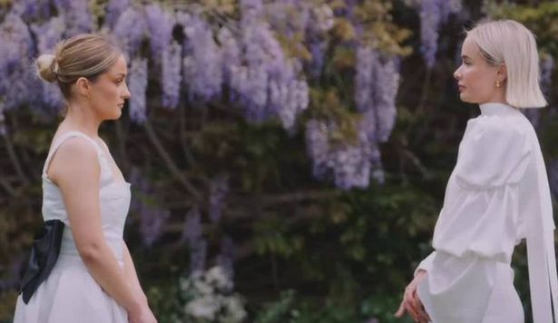 Leigh and Leah confirm relationship status