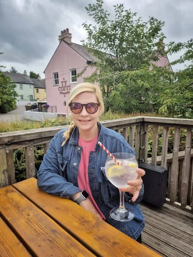 We sat outside in the rare Welsh sunshine, sipping Bluestone’s own G&Ts (yup, they even make their own gin here) while a live reggae band jammed.