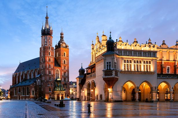 St Mary's Basilica (Bazylika Mariacka) The Cloth Hall (market building right)Taken at sunrise in Krakow, Poland