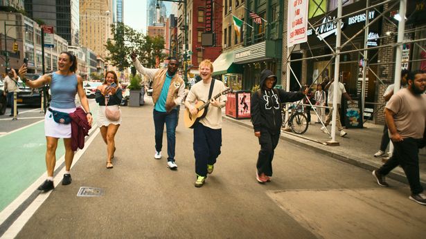 Ed Sheeran running around New York with his guitar