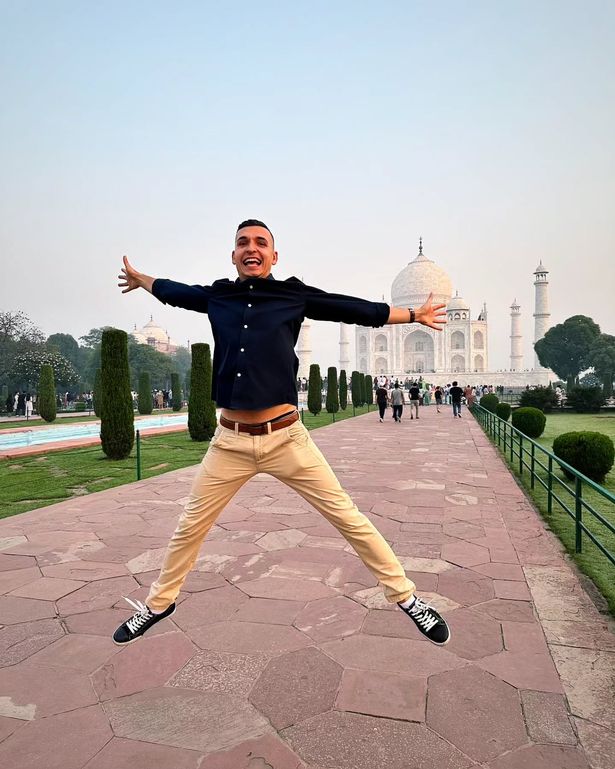 Mateusz at the Taj Mahal in Agra, India.