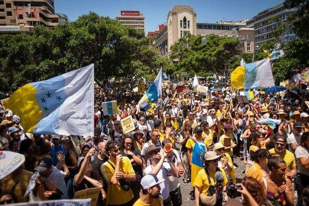 Thousands protest against the tourism model and mass tourism in the Canary Islands