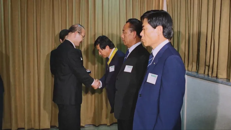 9. Park In Geun was awarded the Order of Civil Merit medal from President Chun Doo Hwan in 1984. [Supplied by Netflix Korea]