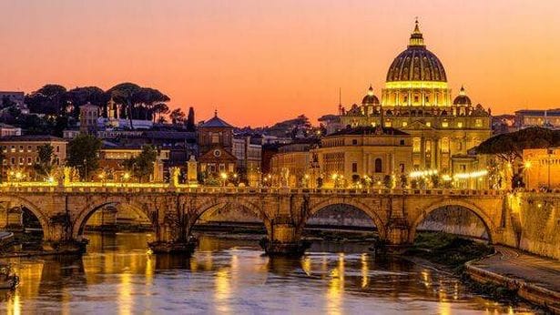 Evening view of St. Peter's Basilica and the bridge over the Tiber in Rome (Basilica di San Pietro)
