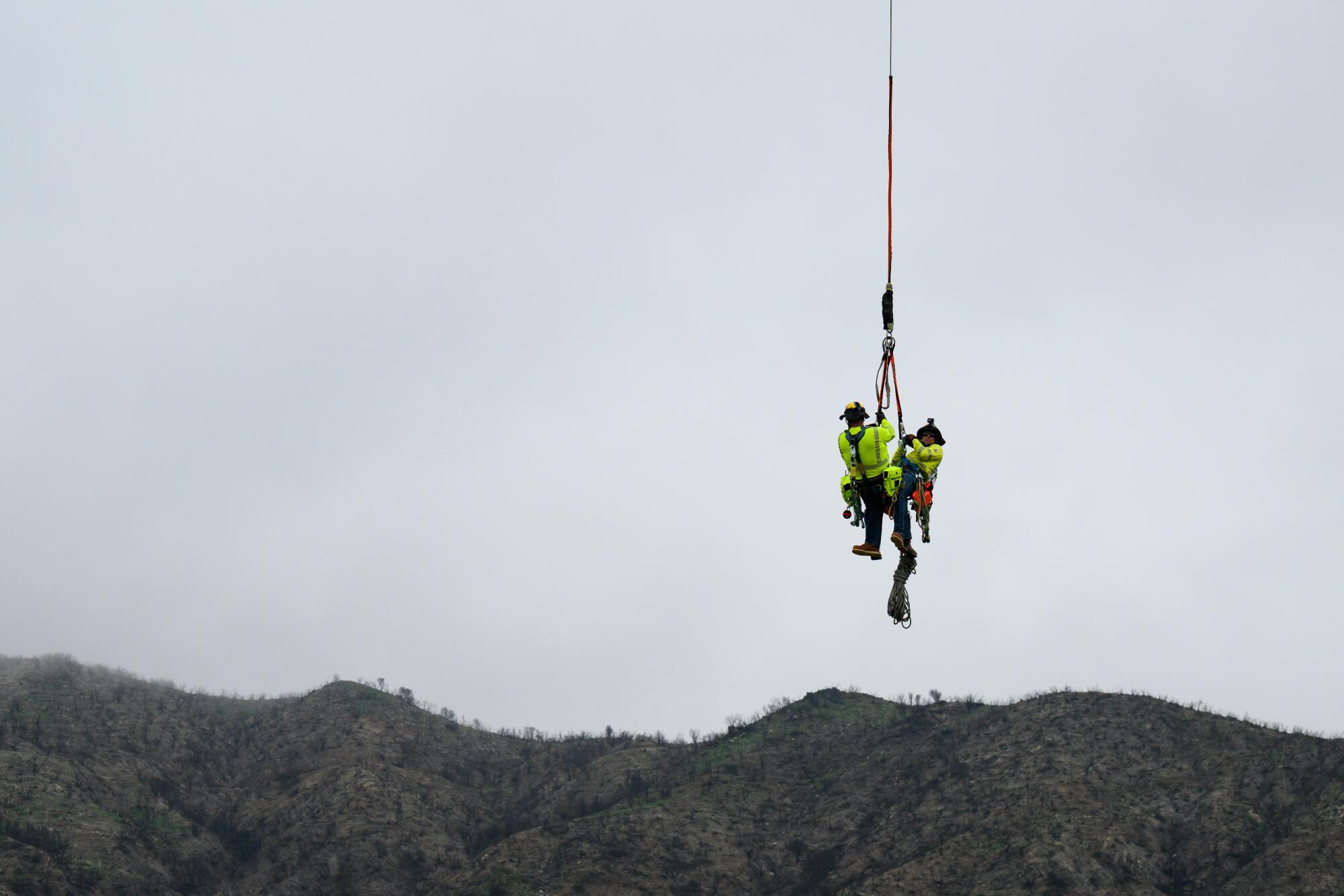 A helicopter transports workers during the process of removing Southern California Edison's tower 208