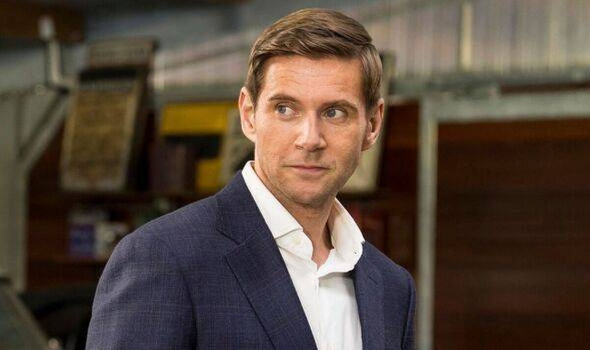 Allen Leech in Captivated