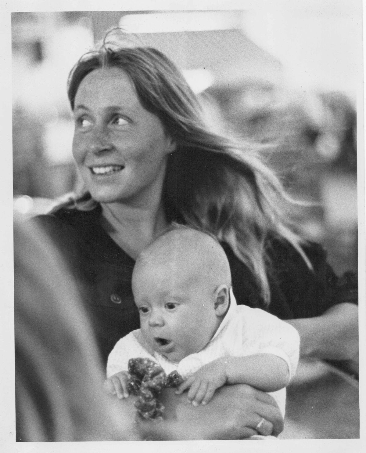 Ali in 1990 with her daughter Phoebe