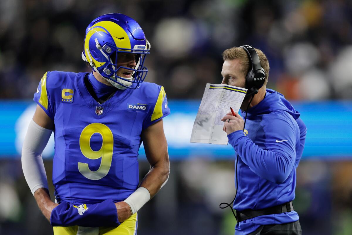 Los Angeles Rams head coach Sean McVay talks with quarterback Matthew Stafford (9) during the first half