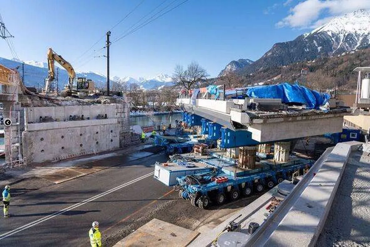 Railway bridge in Innsbruck and self-propelled modular transporters