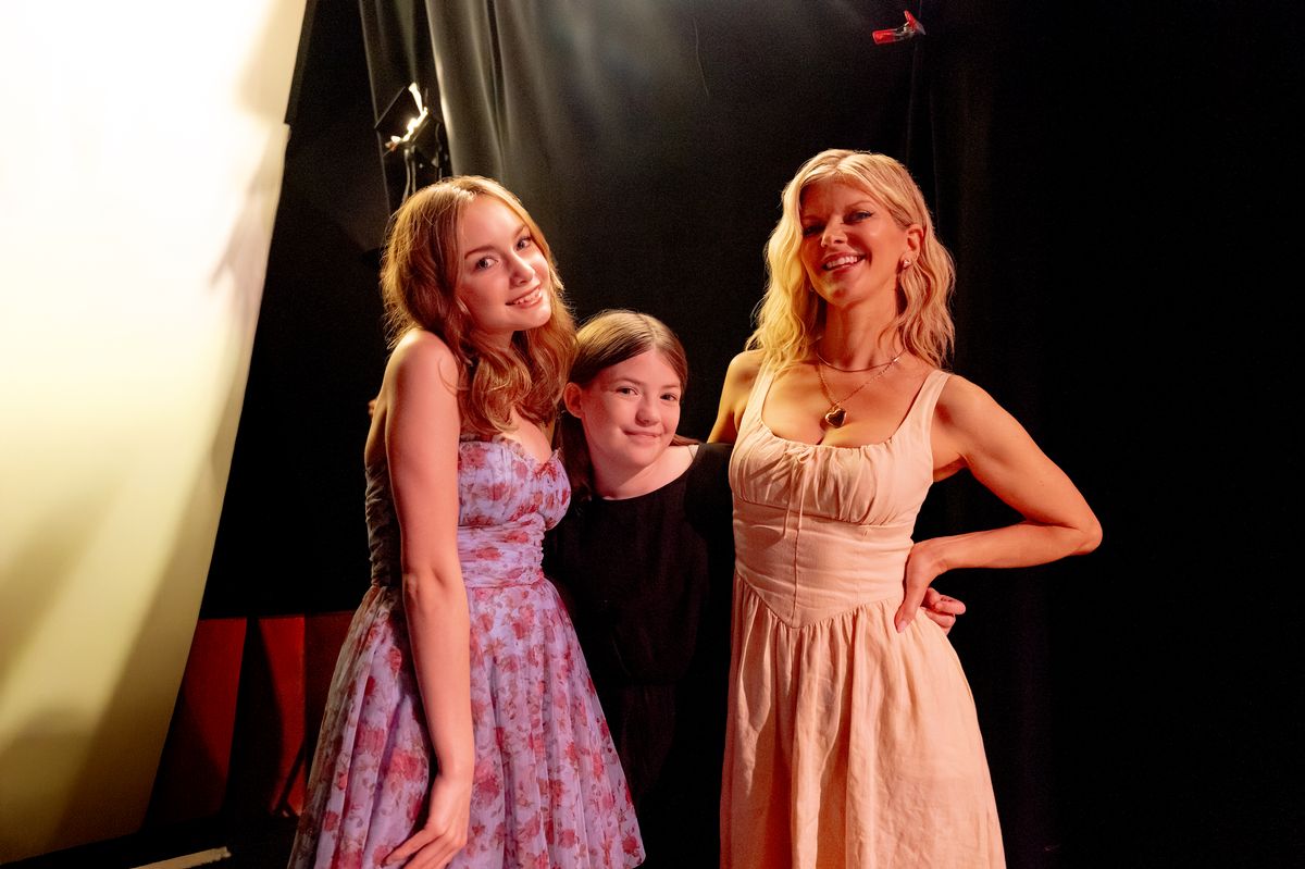 Ava Ryan as Georgia Kreischer, Lilou Lang as Ila Kreishcer, Arden Myrin as Leeann Kreischer