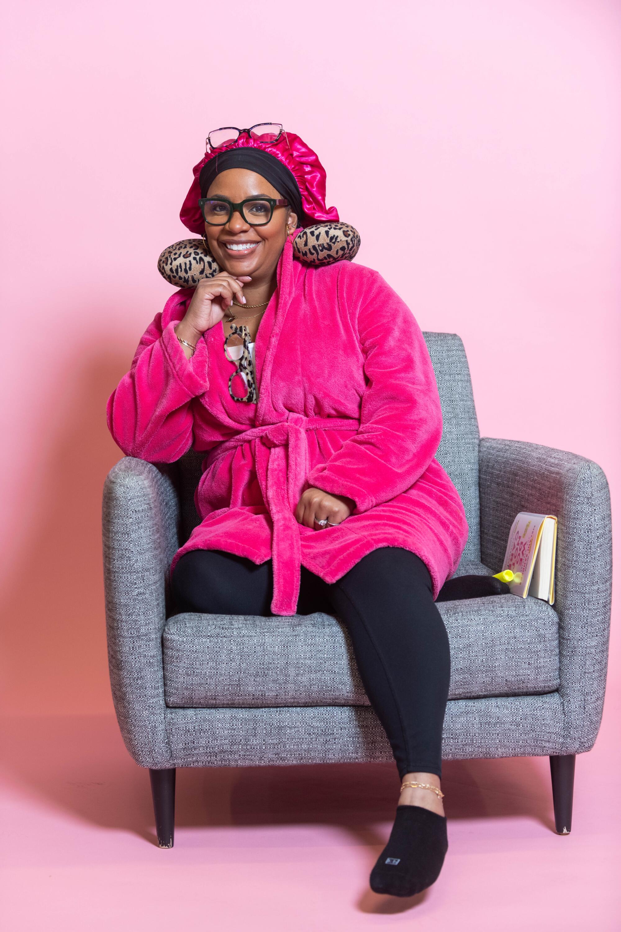 Author, Melani Sanders, in an outfit she typically wears in her social media videos.