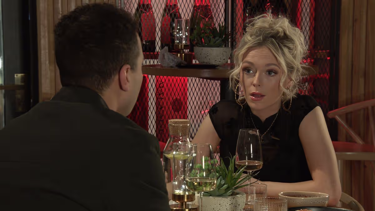 Ollie asks Lauren on a date