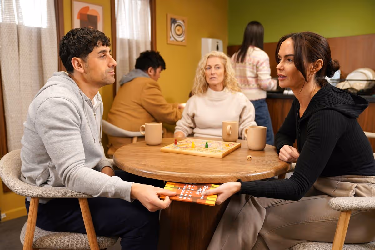 Mercedes has chemistry with fellow rehab patient Jake, unaware it’s Jenson